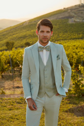 Costume de mariage pour homme 3 pièces bleu marine près de Roanne